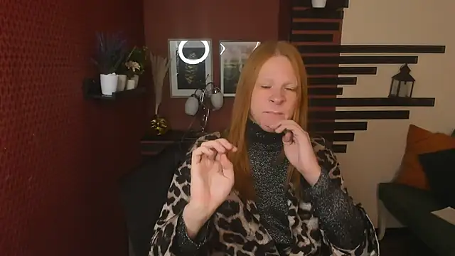 ChloeValentinee online show from November 2025 01:00:02 PM