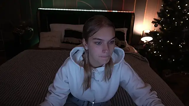 Snapshot of AlinaLiii chatting on December 2025 07:15:02 AM AlinaLiii online show from December 2025 07:15:02 AM