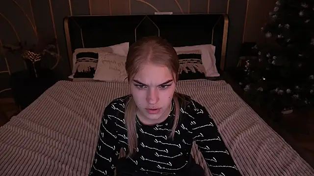 Snapshot of AlinaLiii chatting on January 2026 06:41:02 AM AlinaLiii online show from January 2026 06:41:02 AM