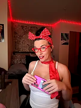 Snapshot of MaciiMayy chatting on December 2025 12:08:01 AM MaciiMayy online show from December 2025 12:08:01 AM