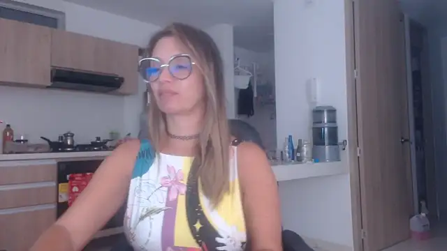 Snapshot of LovePaula chatting on October 2025 01:39:02 AM LovePaula online show from October 2025 01:39:02 AM