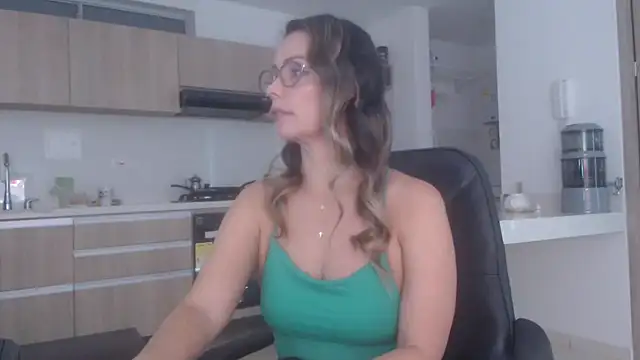 LovePaula online show from March 2026 02:10:02 PM