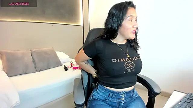 zoee zi online show from October 2025 07:25:02 PM