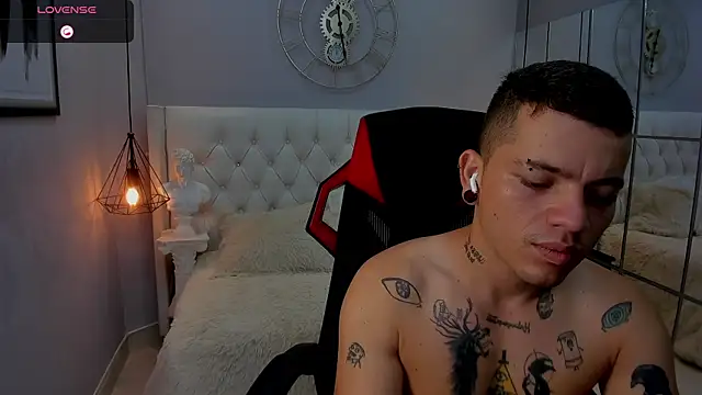 Snapshot of wildthor26 chatting on October 2025 03:28:02 AM wildthor26 online show from October 2025 03:28:02 AM