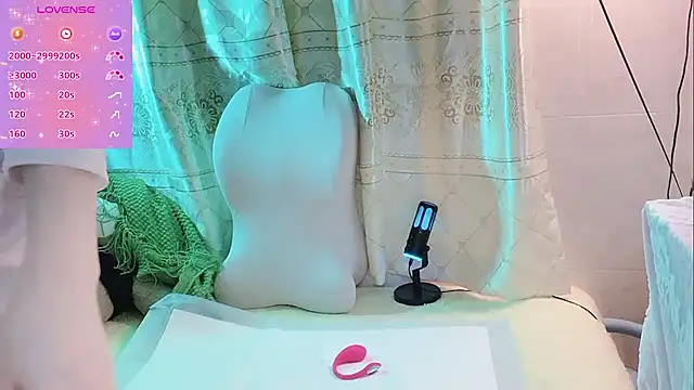 Snapshot of White-Lia chatting on September 2025 07:52:01 PM White-Lia online show from September 2025 07:52:01 PM