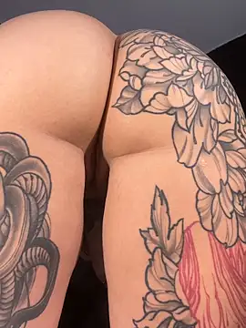 Snapshot of charlotteemerson123 chatting on December 2025 05:51:02 PM charlotteemerson123 online show from December 2025 05:51:02 PM