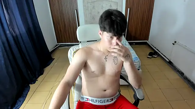 Snapshot of daniel_leon chatting on May 2026 06:25:01 PM daniel leon online show from May 2026 06:25:01 PM
