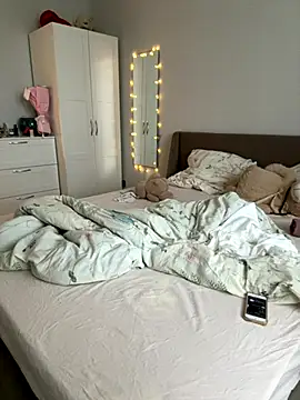 LinaViam online show from October 2025 08:12:01 AM