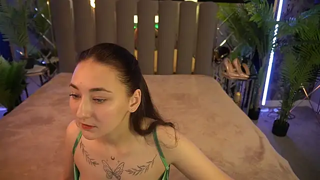 Snapshot of SashaDuvalle chatting on October 2025 07:06:02 AM SashaDuvalle online show from October 2025 07:06:02 AM