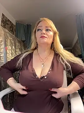 Sweet-blonde online show from December 2025 05:00:01 PM