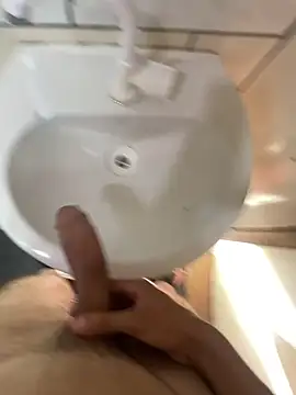 Snapshot of ooMiguel17CM chatting on February 2026 05:34:01 PM ooMiguel17CM online show from February 2026 05:34:01 PM