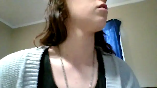 Snapshot of brunettebabexo3 chatting on October 2025 06:01:01 PM brunettebabexo3 online show from October 2025 06:01:01 PM