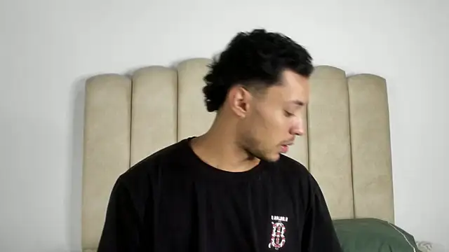 aroncooper1 online show from October 2025 09:51:01 AM