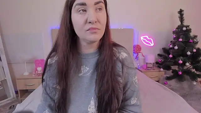 TrishaDarks online show from December 2025 06:42:02 AM