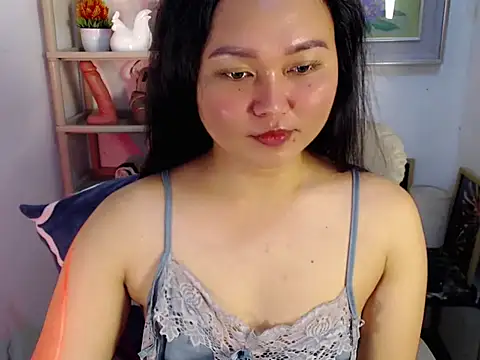Snapshot of Eyes-on-me chatting on June 2026 07:42:01 PM Eyes-on-me online show from June 2026 07:42:01 PM