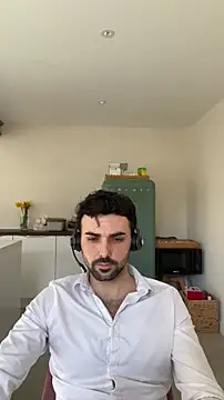 Snapshot of eauminerale chatting on February 2026 10:14:02 AM eauminerale online show from February 2026 10:14:02 AM