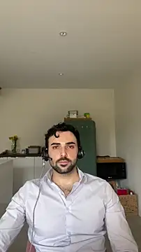 Snapshot of eauminerale chatting on February 2026 10:26:02 AM eauminerale online show from February 2026 10:26:02 AM