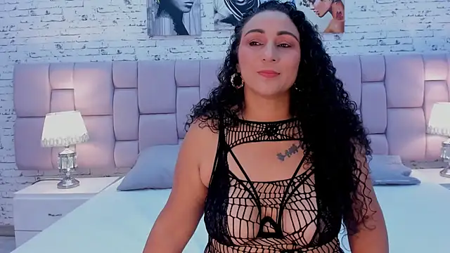 Snapshot of VaniaRose chatting on October 2025 01:25:02 PM VaniaRose online show from October 2025 01:25:02 PM