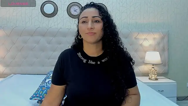 Snapshot of VaniaRose chatting on October 2025 01:02:02 PM VaniaRose online show from October 2025 01:02:02 PM