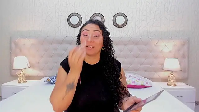 Snapshot of VaniaRose chatting on November 2025 01:55:01 PM VaniaRose online show from November 2025 01:55:01 PM