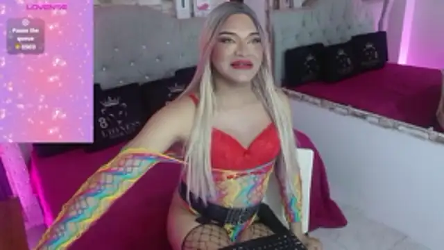 Snapshot of Sophia_hott01 chatting on December 2025 12:46:02 PM Sophia hott01 online show from December 2025 12:46:02 PM