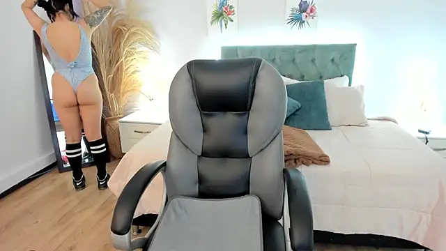 Snapshot of Antonela_vargas chatting on November 2025 12:15:02 PM Antonela vargas online show from November 2025 12:15:02 PM