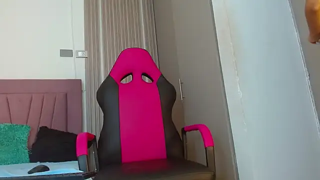 meli peach1 online show from October 2025 07:25:02 PM