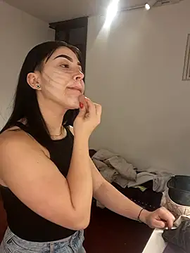 Zafira  online show from November 2025 11:29:01 AM