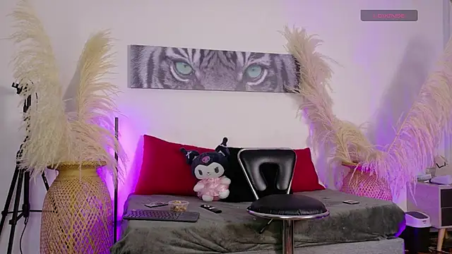 Zafira  online show from February 2026 06:14:01 PM