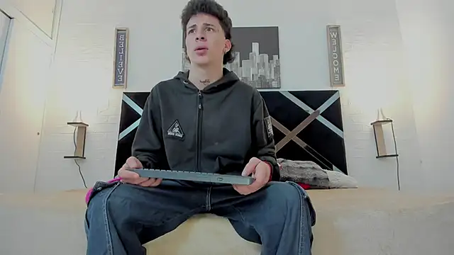 Snapshot of iammariano chatting on November 2025 04:01:02 AM iammariano online show from November 2025 04:01:02 AM