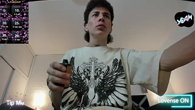 Snapshot of iammariano chatting on November 2025 12:43:01 AM iammariano online show from November 2025 12:43:01 AM