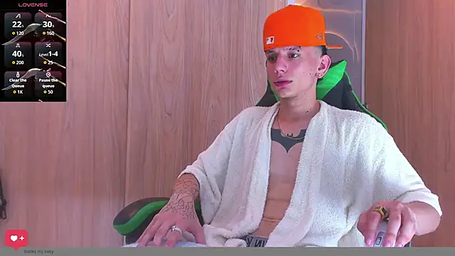 Snapshot of Skinny_batman chatting on October 2025 10:45:01 AM Skinny batman online show from October 2025 10:45:01 AM