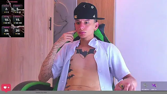 Snapshot of Skinny_batman chatting on October 2025 02:12:02 AM Skinny batman online show from October 2025 02:12:02 AM