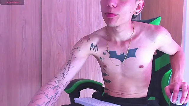 Snapshot of Skinny_batman chatting on October 2025 03:13:01 PM Skinny batman online show from October 2025 03:13:01 PM