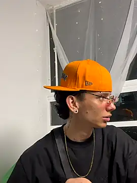 Snapshot of Skinny_batman chatting on October 2025 03:34:01 AM Skinny batman online show from October 2025 03:34:01 AM