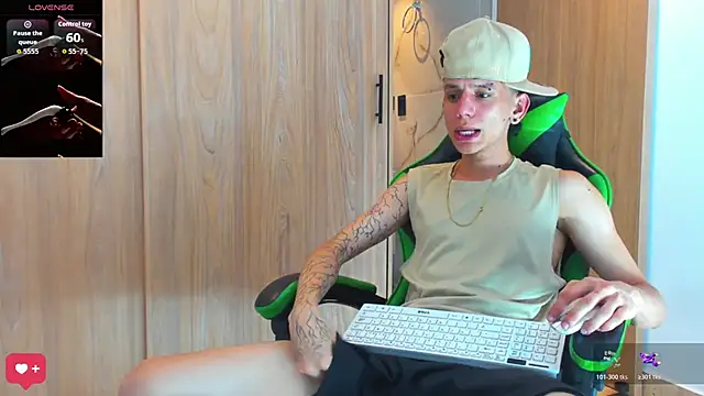 Snapshot of Skinny_batman chatting on October 2025 06:26:02 AM Skinny batman online show from October 2025 06:26:02 AM