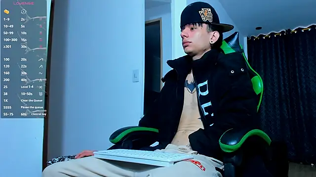 Snapshot of Skinny_batman chatting on January 2026 10:03:01 PM Skinny batman online show from January 2026 10:03:01 PM