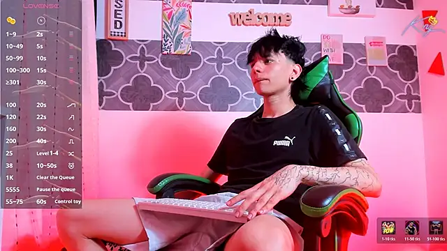 Snapshot of Skinny_batman chatting on January 2026 10:46:01 PM Skinny batman online show from January 2026 10:46:01 PM