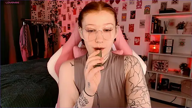 Ayla Hicks online show from October 2025 03:05:02 AM