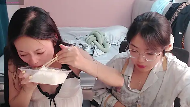 redrose520 online show from October 2025 12:04:02 PM