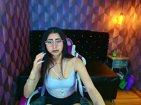 Nanisshawna online show from October 2025 03:40:01 AM