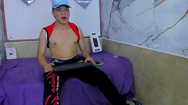 ALEX MILLER25 online show from September 2025 07:51:02 PM