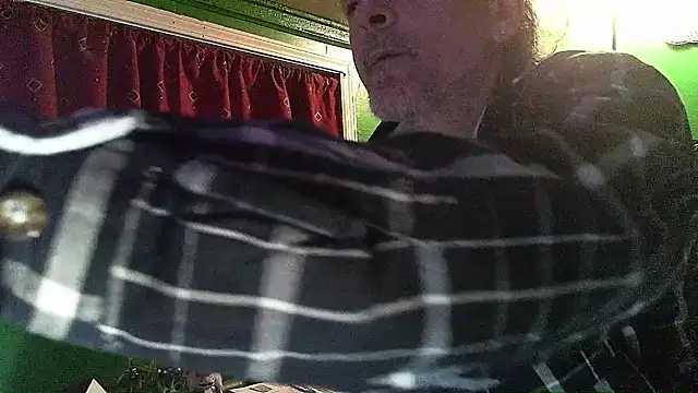 HippieDad333 online show from February 2026 05:22:02 AM