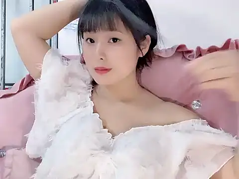 Snapshot of Lie_liee chatting on June 2026 02:04:02 PM Lie liee online show from June 2026 02:04:02 PM
