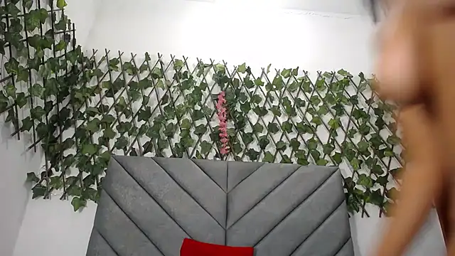 Snapshot of vfridaper chatting on December 2025 12:58:02 PM vfridaper online show from December 2025 12:58:02 PM