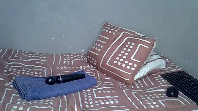 Bellabootie online show from December 2025 06:38:01 PM