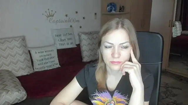 Tiffany Bates online show from November 2025 03:28:01 AM