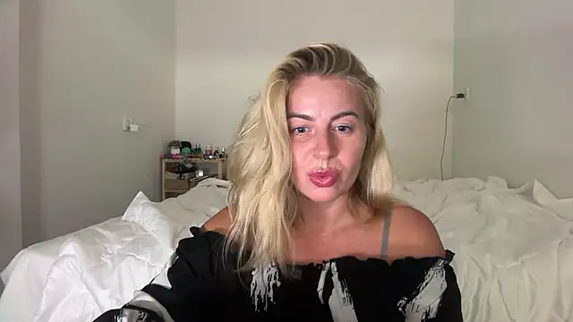 Snapshot of Miravynn chatting on February 2026 07:50:02 PM Miravynn online show from February 2026 07:50:02 PM