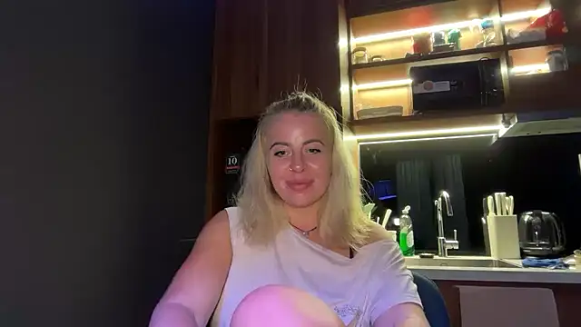 Snapshot of Miravynn chatting on February 2026 06:15:02 PM Miravynn online show from February 2026 06:15:02 PM