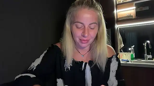 Snapshot of Miravynn chatting on February 2026 05:22:02 PM Miravynn online show from February 2026 05:22:02 PM